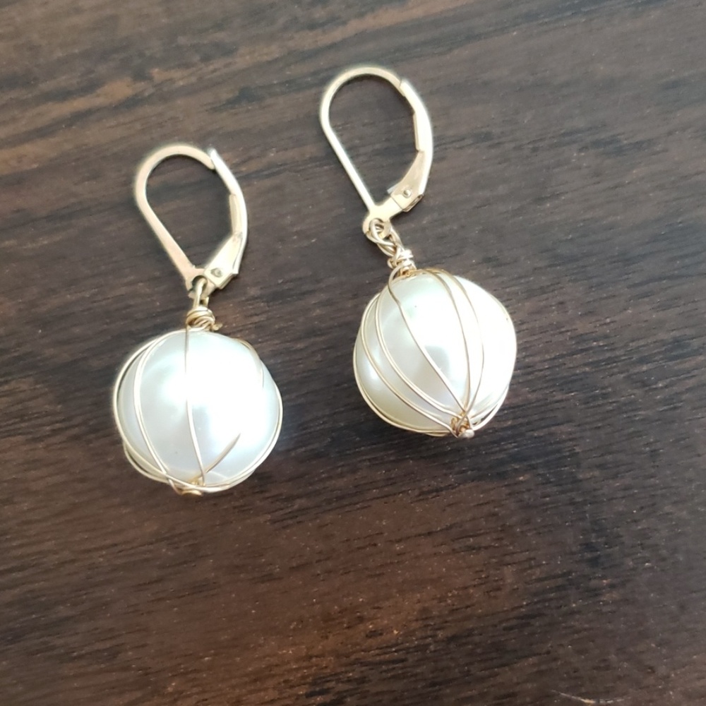 Earing - Picture 2 of 2